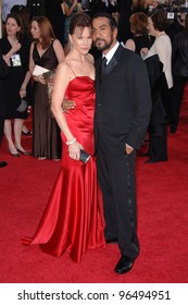 NAVEEN ANDREWS & Wife BARBARA HERSHEY At The 63rd Annual Golden Globe Awards At The Beverly Hilton Hotel. January 16, 2006  Beverly Hills, CA  2006 Paul Smith / Featureflash