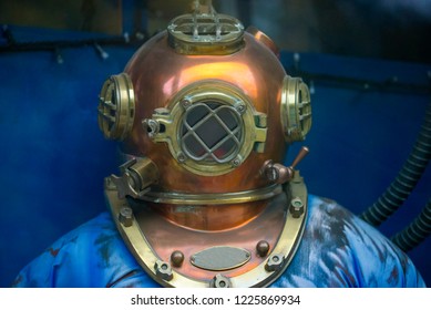 15,656 Underwater suit Images, Stock Photos & Vectors | Shutterstock