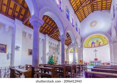 Nazareth, Israel - 24 de diciembre de 2021: El interior de la iglesia de San José, la basílica del recinto de la Anunciación, Nazaret, Israel
