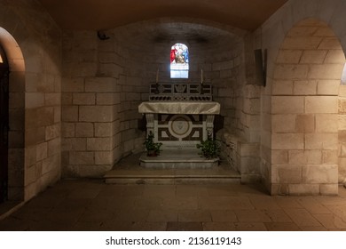 Nazareth, Israel, 12 de febrero de 2022 : El altar en la sala inferior de la Iglesia de San José en Nazaret, al norte de Israel