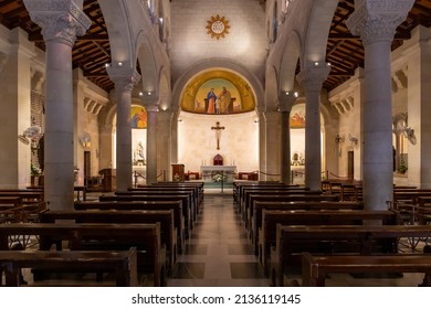 Nazareth, Israel, 12 de febrero de 2022 : La sala principal de la Iglesia de San José en Nazaret, al norte de Israel