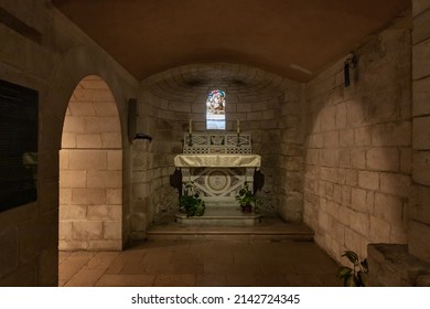 Nazareth, Israel, 12 de febrero de 2022 : El altar en el subsuelo de la Iglesia de San José en Nazaret, al norte de Israel