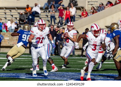 NCAA Football SMU Vs Tulsa, Tulsa, USA - 24 Nov 2018: Quarterback Ben Hicks (8) Looks Down Field.