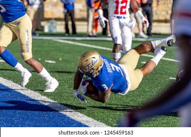 NCAA Football SMU Vs Tulsa, Tulsa, USA - 24 Nov 2018: Running Back Shamari Brooks (3) Dives For The Endzone.