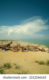  Nea Potidea, Greece - August 29, 2022 :  Panoramic View Of The Beautiful And Crowded Beach Bar Of Potidea In Chalkidiki Greece