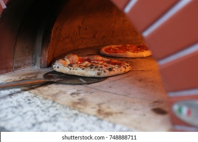 Neapolitan  Pizza In A Wood Stove