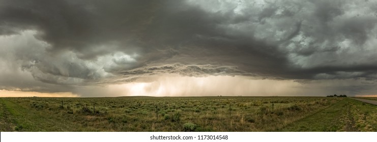 Near the Black Mesa State Park, at the border of Oklahoma and New Mexico, we had a great view of a spectaculair thunderstorm.