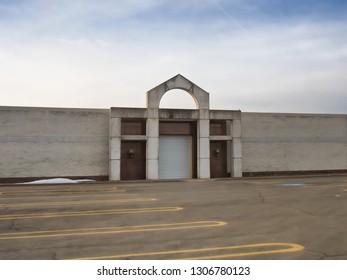 Nearly Vacant American Mall , An Example Of The Downward Trend Of   Brick And Mortar Retail  Since The Popularity Of Online Shopping