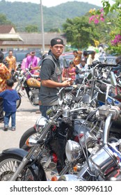 Negeri Sembilan, Malaysia - May,2015: Hundreds Of Motorcyclists Are Join A Charity Convoy At Jelebu, Negeri Sembilan. Organised By Local Bikers Club To Collect Some Money For Help Orphan House 