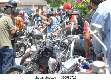 Negeri Sembilan, Malaysia - May,2015: Hundreds Of Motorcyclists Are Join A Charity Convoy At Jelebu, Negeri Sembilan. Organised By Local Bikers Club To Collect Some Money For Help Orphan House 