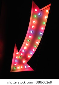 Neon Arrow Way Point Sign Lights Fairground Carnival Circus Vintage Style Vegas Bulb Pointing At Night Red With Light Bulbs Stock, Photo, Photograph, Picture, Image