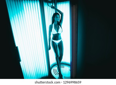 Very hot girl in solarium