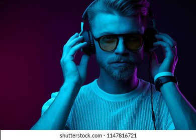 85,496 Headphone party Images, Stock Photos & Vectors | Shutterstock