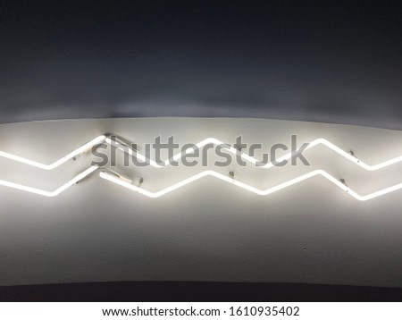 Neon zig zag light fixture 