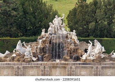 Neptunbrunnen In Schloss Schönbrunn, Vienna, Austria