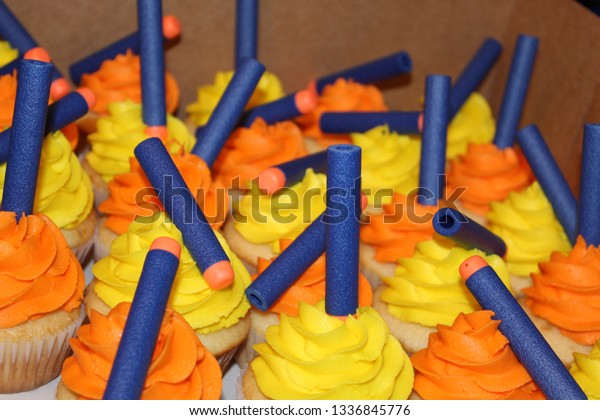 Nerf War Cupcakes Buttercream Icing Vanilla Photo De Stock Modifiable