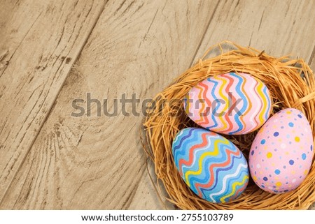 Nest with Easter holliday eggs on the table