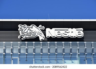 Nestle Logo, Signage On The Facade Of Nestle Polska Office, Swiss Food And Drink Company. WARSAW, POLAND - NOVEMBER 1, 2021