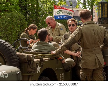 Netherlands - 6 May 2022, Laren: US Military Jeep With Soldiers At The Liberation Parade. Military Vehicle From The End Of The Second World War. 