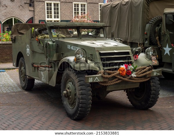 Netherlands - 6 may 2022, Laren:
Liberation parade with allied military vehicles from the end of the
second world war. The cars are in the town of
Laren.