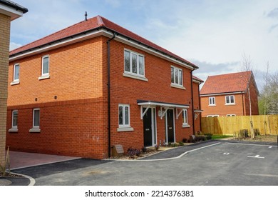 Netley, Hampshire, England - 04.05.2022 - New Housing In The UK. Newly Built Family Homes On Estate. New Build Properties 