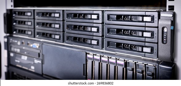 Network Attached Storage (NAS)