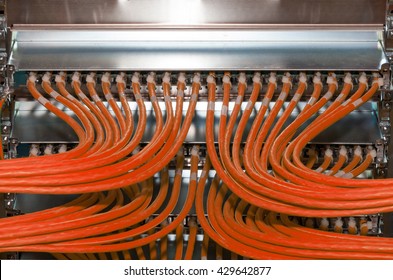 Network distributor for Network and Cloud Service in a datacenter
