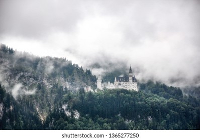 713 Neuschwanstein castle fog Images, Stock Photos & Vectors | Shutterstock