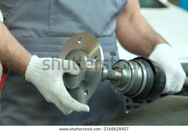 New auto\
parts. Front-wheel drive. The hub of the front wheel. Close-up. An\
auto mechanic checks the compliance of the hub with the drive.\
Repair and maintenance of the\
car.