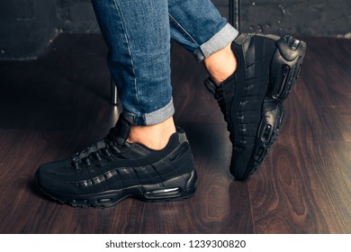 nike black air max shoes
