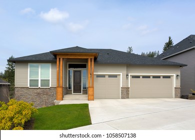 House With 3 Car Garage Images Stock Photos Vectors Shutterstock