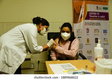 New Delhi, India. 08 January 2021. Health Officials And Volunteer Take Part In Dry Run Or A Mock Drill For The Coronavirus (COVID-19) Vaccine Delivery, At A Hospital. 