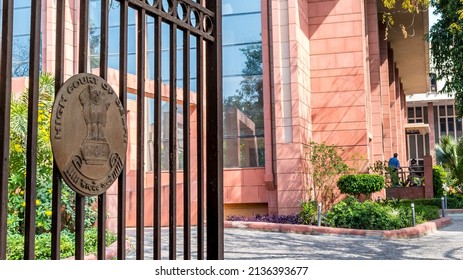 New Delhi, India - 15 Mar, 2022 - Emblem And The Entrance Gate Of High Court Of Delhi. Delhi High Court Is One Of The Highest Courts Of Appellate Jurisdiction