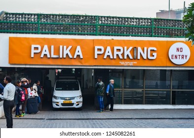 New Delhi, India, 2019. Street Sign For Palika Parking & No Entry In Connaught Place. Palika Bazaar Is The Largest And Oldest Underground Market In Delhi.