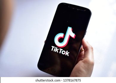 257 Tiktok girl Images, Stock Photos & Vectors | Shutterstock