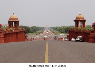 NEW DELHI, INDIA - APRIL 28, 2020: A View Of The Historical India Gate During The Lock Down To Curb The Spread Of Covid 19 Pandemic

