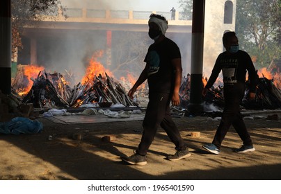 New Delhi, India, April 30, 2021: Mass Cremation COVID 19 Death. Relative Walk Past Seen During The Mass Cremation Of Those Who Died From The Coronavirus Disease COVID-19 At A Crematorium 

