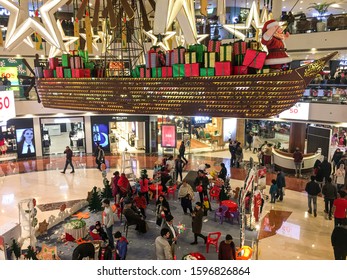 NEW DELHI, INDIA - DECEMBER 21, 2019: Indian People And Foreigner Travelers Walking And Shopping In Select City Walk Mall During Christmas Eve  Saket In New Delhi, India