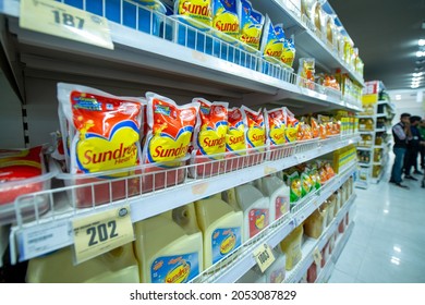 New Delhi, India- Jan 7 2020: Sundrop Edible Vegetable Oil Packets In Largest Hypermarket In India.