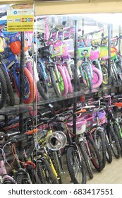 jhandewalan cycle shop