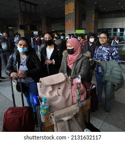 New Delhi, India, March 03, 2022: Indian Student Studying In Ukraine With Luggage Upon Her Arrival At Indira Gandhi International Airport. Operation Ganga To Evacuate Indian Nationals.  