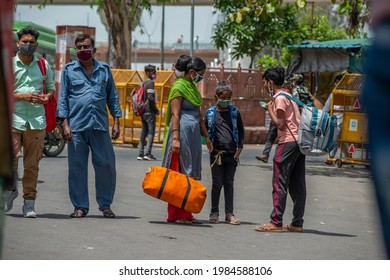 New Delhi, India, May 31 2021: Indian Woman With Childern Travelling To Delhi Searching Public Transportation Near Anand Vihar Bus Terminal, Returning From Rural Area To Urban Area.