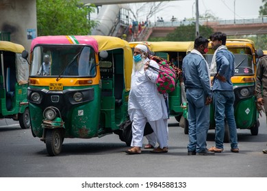 New Delhi, India, May 31 2021: Old Muslim Man With Bag Searching Auto Rickshaw On The Roads Of Delhi Near Anand Vihar Bus Terminal During Lockdown