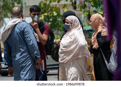 New Delhi, India, May 31 2021: Migrant Muslim Family With Bag Searching Auto Rickshaw On The Roads Of Delhi Near Anand Vihar Bus Terminal During Lockdown