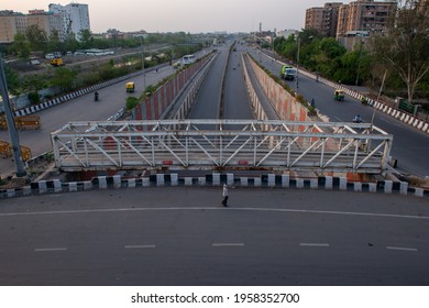 New Delhi, India-18 April 2021: Deserted Street Near Anand Vihar Area During Weekend Curfew Imposed By Delhi Government To Curb The Spread Of Covid-19