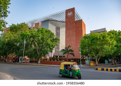 New Delhi, India-18 April 2021: Auto Rickshaw Passing Near LIC Building At Connaught Place During Weekend Curfew Imposed By Delhi Government To Curb The Spread Of Covid-19.