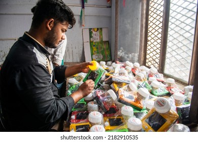 New Delhi, India-23 May 2022: Indian Worker Carrying Box Of Solar Lights, Solar Light Manufacturing Factory In Delhi, Solar Powered Light Manufacturing Factory.