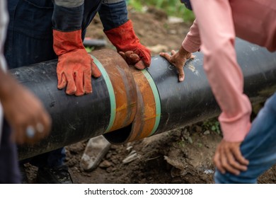 New Delhi, India-Aug 20 2021:  Installation Of Natural Gas Pipeline In Delhi, Gas Pipeline Installation For Transporting Fuel Supplies To Households And Businesses. 