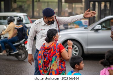 New Delhi, India-Aug 22 2021: Delhi Traffic Police Guiding The Way To Woman Traveler, Police Shew The Way To Women On The Street. 