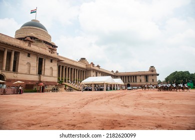 New Delhi, India-July 25 2017: VIP Guest And Ministers Standing Under Shade During The Oath Taking Ceremony Of Ram Nath Kovind As The 14th President Of India. 